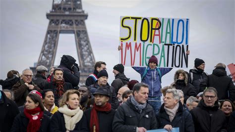 Video Proteste In Tutta La Francia Contro La Nuova Legge Sull