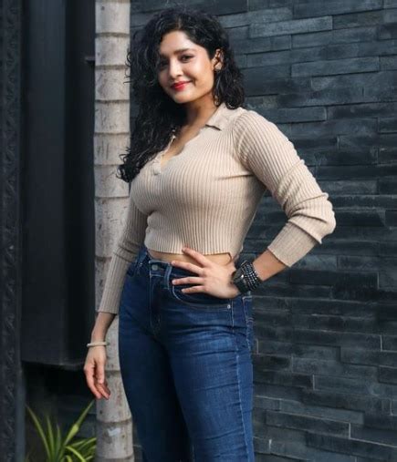 Actress Ritika Singh S Latest Hot Photoshoot Pics Goes Viral Sn Ritika