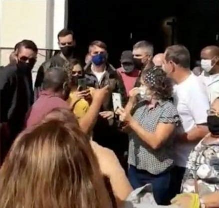 Bolsonaro anda de moto e provoca aglomeração em Formosa em Goiás Banda B