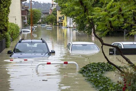 Alluvione in Emilia Romagna e Marche la pioggia non dà tregua nove