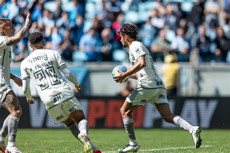 Grêmio abre 2 a 0 mas leva virada do Atlético MG na volta à Arena