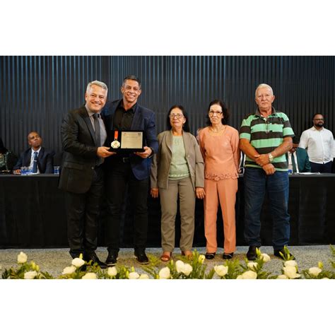 EGRESSO DO CURSO DE ENFERMAGEM É HOMENAGEADO PELA CÂMARA MUNICIPAL DE