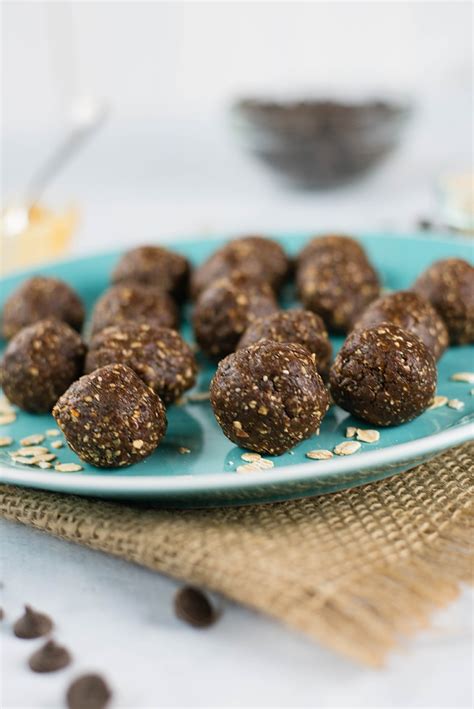 No Bake Chocolate Peanut Butter Energy Balls