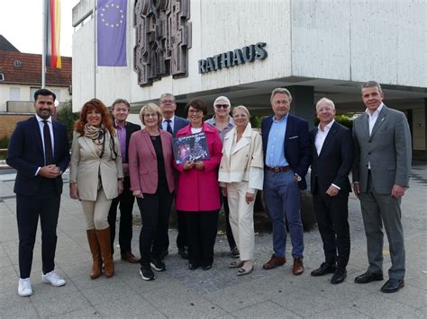 Lions Club Stellt Adventskalender Vor Titelbild Mit Leimens