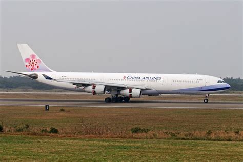 China Airlines Airbus A340 300 B 18801 A Photo On Flickriver