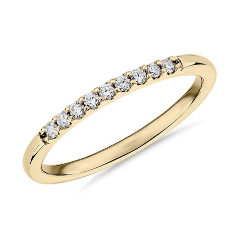 Anillo Pequeño De Diamantes En Oro Amarillo De 14 K 110 Qt Total