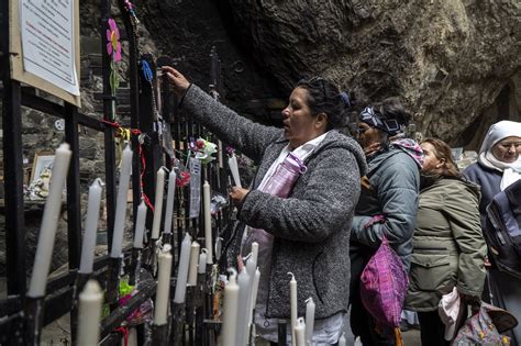 Pese A La Lluvia Cientos De Personas Peregrinaron Hasta La Virgen De