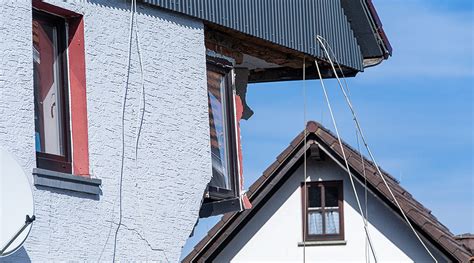 Explosion Haus stürzt teilweise ein