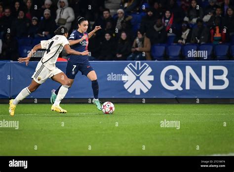 Sakina Karchaoui Defensora Del Paris Saint Germain Pelea Por El Bal N