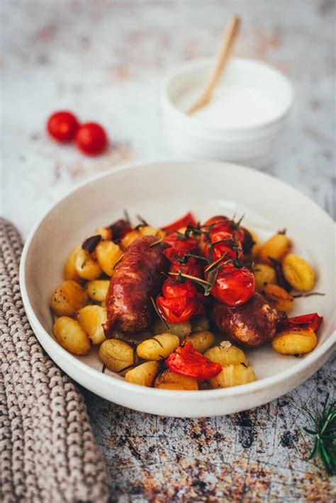 One Pan Gnocchi Mit Salsiccia Paprika Und Tomaten Moey S Kitchen