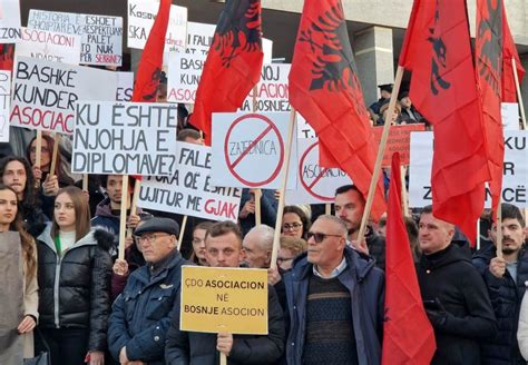 Shqiptarët në ShBA protestojnë kundër BE së po ia imponon Asociacionin