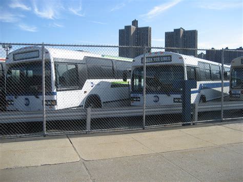 MTA Bus MCI TC 40102A Classic 5882 5887 Ex Green Bu Flickr