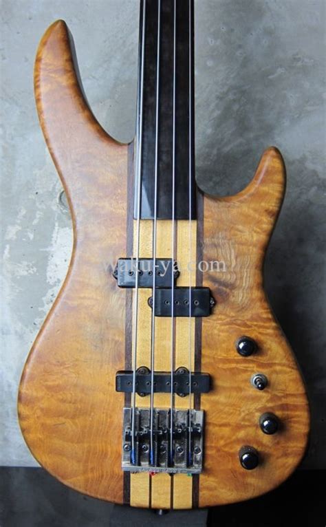 B C Rich Usa Innovator Fretless Bass