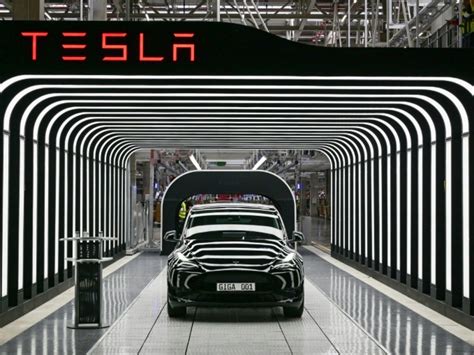 L usine géante de Tesla à Berlin ambitieuse ou mégalomaniaque