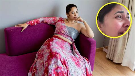 pushpa fame anasuya bharadwaj breaks   tears due