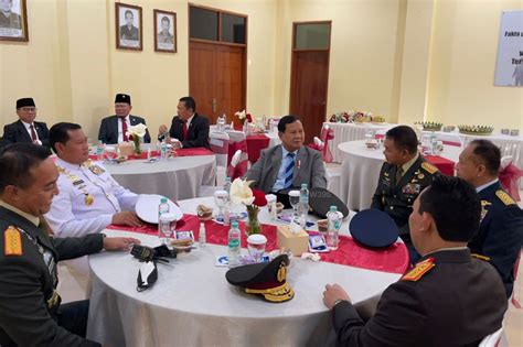 Momen Prabowo Duduk Semeja Bersama Panglima TNI Kapolri KSAD KSAU