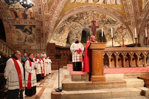 In Tanti Alla Processione Del Venerd Santo Ad Assisi Diocesi Di