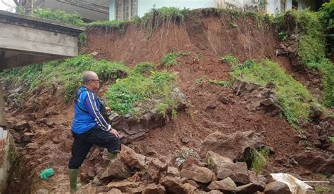 Nenek Dan Cucu Di Ciamis Tewas Tertimbun Longsor