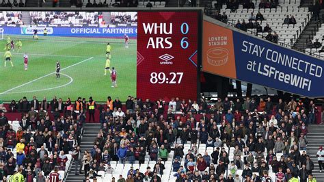 RTL Internationale Futtball Stuttgart Bleift An Der Spuer Arsenal