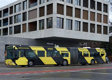 Bsu Mercedes Citaro Gelenkbus Mit Vollwerbung Auf Dem Bahnhofplatz