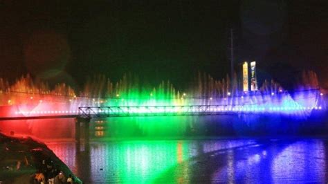 Lihat Semarang Bridge Fountain Pengunjung Dilarang Parkir Di Jembatan