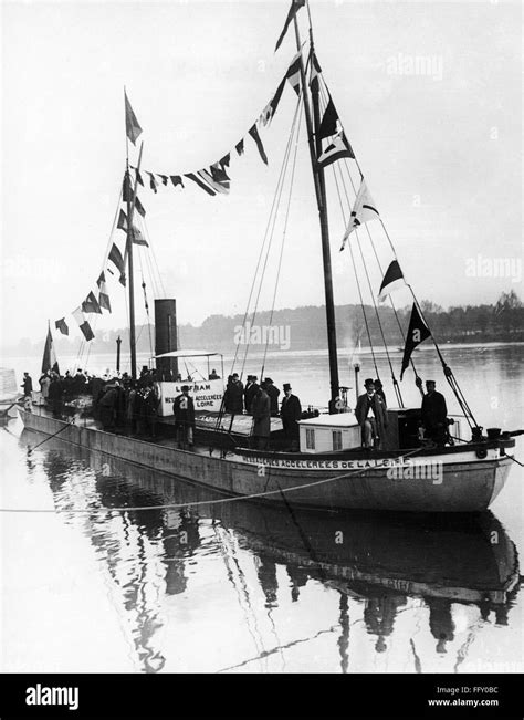 Early 1900s Tugboat Black And White Stock Photos And Images Alamy