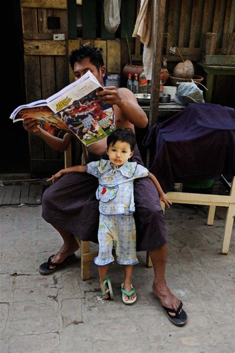 Steve Mccurry Gorgeous Photographs Of People Reading Around The World