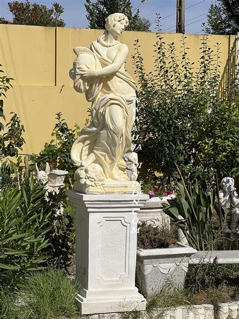 STATUE EN PIERRE RECONSTITUÉE FEMME ROMAIN SUR SOCLE A Au Jardin D eden