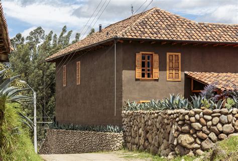 CASA DE LA LOMA IVÁN QUIZHPE ARQUITECTOS