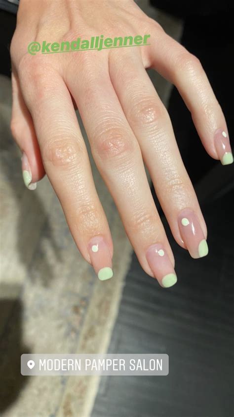 Kendall Jenner S Negative Space Nail Art Is The Perfect Minimalist