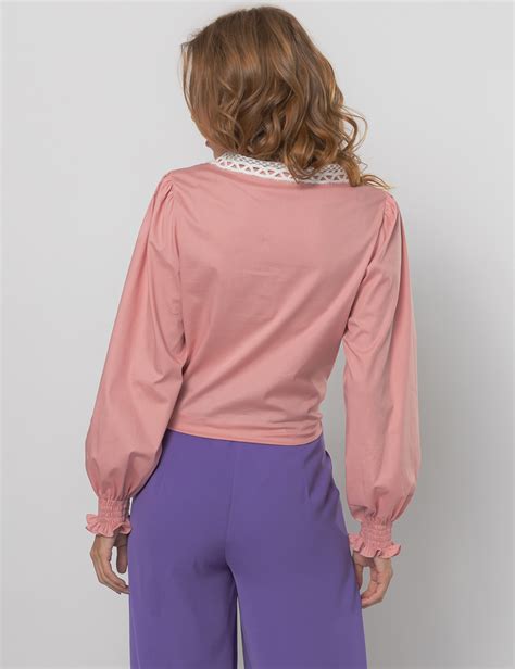 Camisa Detalhe Renda Rosa Sangue Latino