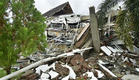 FOTO Kondisi Bangunan Yang Rusak Akibat Gempa Sulawesi Barat Foto