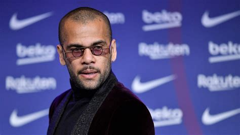 Campe O Do Mundo Elogia Daniel Alves Alma Especial