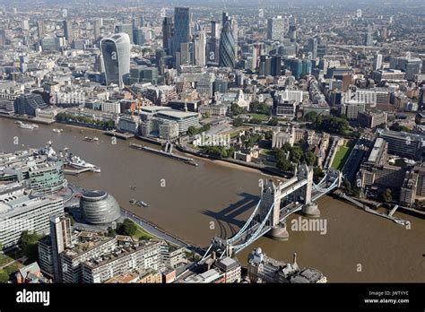 Tower Bridge Above London Stockfotos Und Bilder Kaufen Alamy