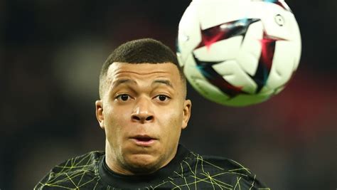 Paris Saint Germain Blessé à La Cuisse Kylian Mbappé Forfait Face Au