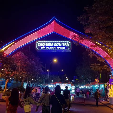 son tra night market