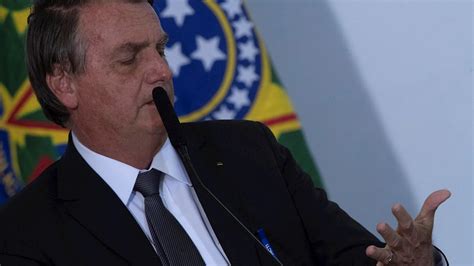 Hospitalizan A Jair Bolsonaro Por Un Ataque De Hipo Crónico