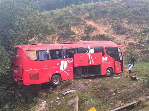 Autobús de pasajeros ADO se accidenta en Hidalgo 15 lesionados