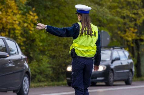 Chciał ostrzec kierowców przed policją Sam stracił prawo jazdy