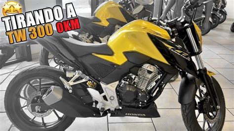 Tirando A Nova Cb 300f Twister 2023 0km Da Honda Youtube