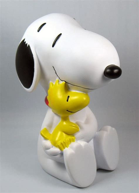 Snoopy Hugs Woodstock Bank | snoopn4pnuts.com