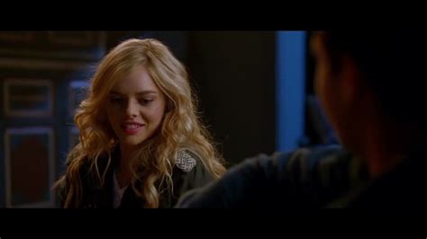 Kissing Scene The Babysitter Samara Weaving Bella Thorne