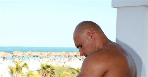 Fucken Hot Sexy Men Balcony Bodybuilder