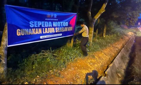 Polda Kepri Bersama Sat Lantas Polresta Barelang Gelar Pemasangan Spanduk Safety Riding Jurnal