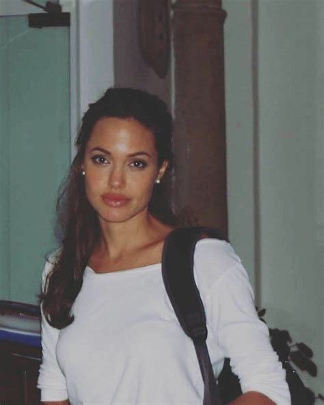 Angelina Jolie 90s In 2020 Angelina Jolie Style Angelina Jolie 90s Angelina Jolie