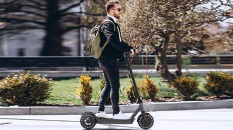 Cuánto tarda en cargarse un patinete eléctrico