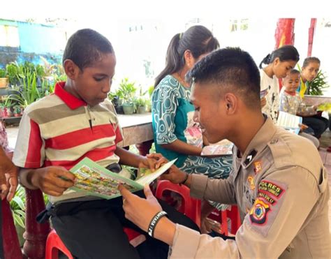 Polres Tanimbar Bagikan Buku Ke Panti Asuhan Dukung Program Budaya