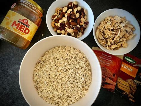 Recept Domácí perníková granola se sušenými jablky chutně a jednoduše