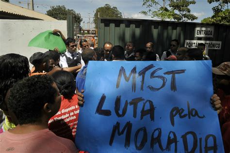 Movimento Dos Trabalhadores Sem Teto Ocupa Terras Perto De Brasília