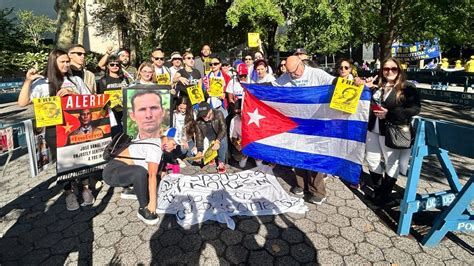 Exiliados Cubanos Y Defensores Del R Gimen Coinciden En Una Protesta